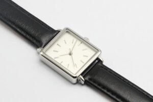 Product Elegant square women steel watch for small<br />wrist<br />Case Stainless Steel<br />StrapInterchangable leather band<br />Waterproof 30 meters<br />Movement Japan quartz movement<br />Warranty 12 months<br />MOQ 300PCS, can do 100PCS per color